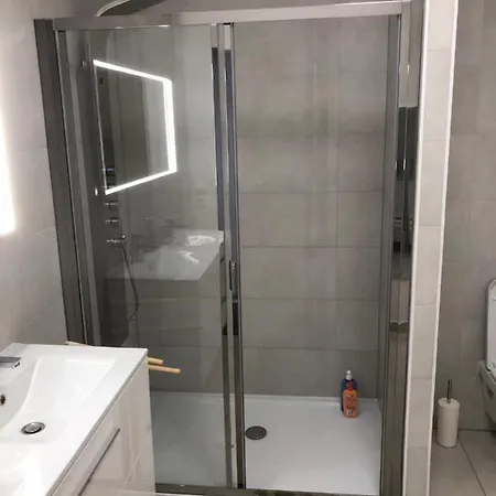 Nocleg ze śniadaniem Avec 2 D'hotes Pour 1 A 4 Personnes Avec Vue Mer, Terrasse, Parking Prive, Proche Port Et Aeroport, Petit Dejeuner Inclus 4*