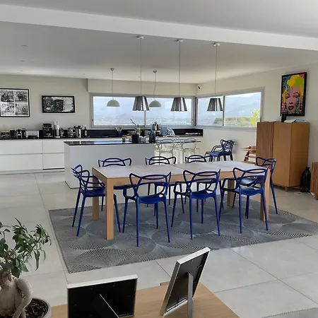 Nocleg ze śniadaniem Avec 2 D'hotes Pour 1 A 4 Personnes Avec Vue Mer, Terrasse, Parking Prive, Proche Port Et Aeroport, Petit Dejeuner Inclus