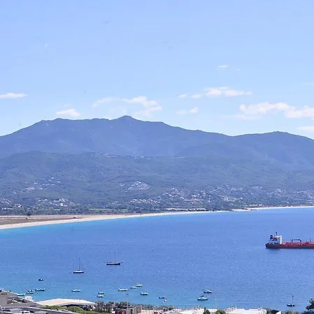 Nocleg ze śniadaniem Avec 2 D'hotes Pour 1 A 4 Personnes Avec Vue Mer, Terrasse, Parking Prive, Proche Port Et Aeroport, Petit Dejeuner Inclus 4*