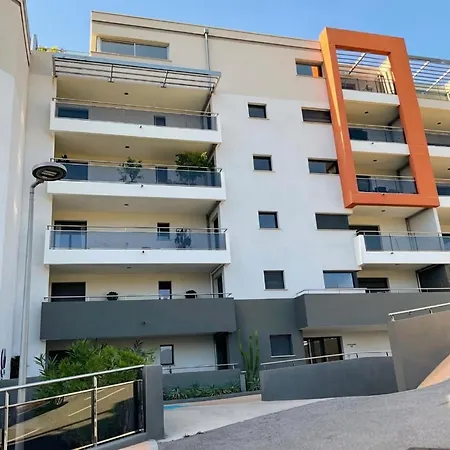 Avec 2 D'hôtes Pour 1 à 4 Personnes Avec Vue Mer, Terrasse, Parking Privé, Proche Port Et Aéroport, Petit Déjeuner Inclus 4* Ajaccio (Corsica)