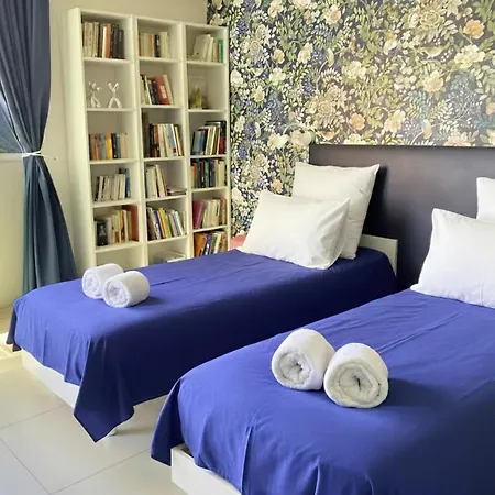 Avec 2 D'hôtes Pour 1 à 4 Personnes Avec Vue Mer, Terrasse, Parking Privé, Proche Port Et Aéroport, Petit Déjeuner Inclus 4*
