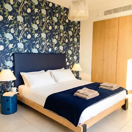 Avec 2 D'hôtes Pour 1 à 4 Personnes Avec Vue Mer, Terrasse, Parking Privé, Proche Port Et Aéroport, Petit Déjeuner Inclus 4* Ajaccio (Corsica)