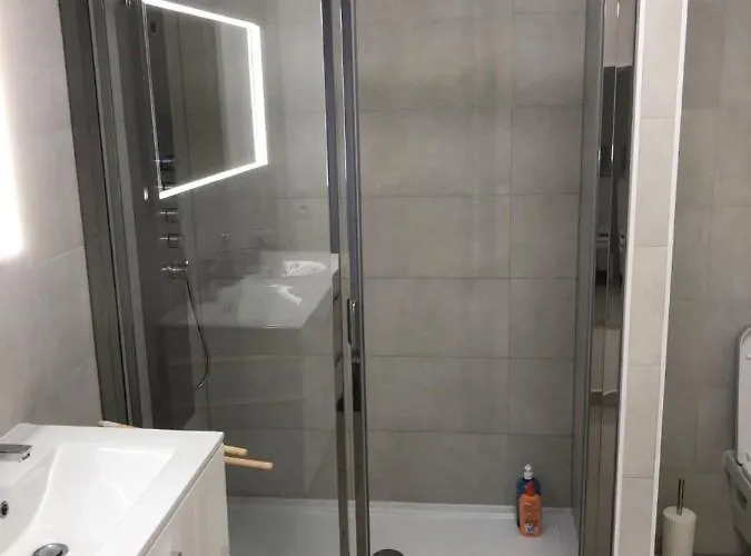 Bed & Breakfast Avec 2 D'hôtes Pour 1 à 4 Personnes Avec Vue Mer, Terrasse, Parking Privé, Proche Port Et Aéroport, Petit Déjeuner Inclus 4*