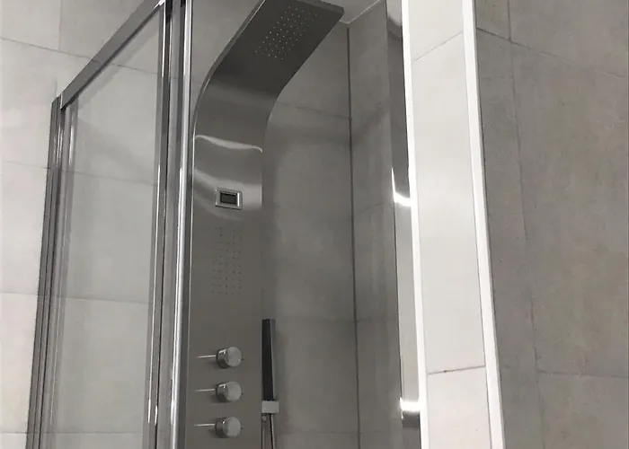 Avec 2 D'hôtes Pour 1 à 4 Personnes Avec Vue Mer, Terrasse, Parking Privé, Proche Port Et Aéroport, Petit Déjeuner Inclus Bed & Breakfast