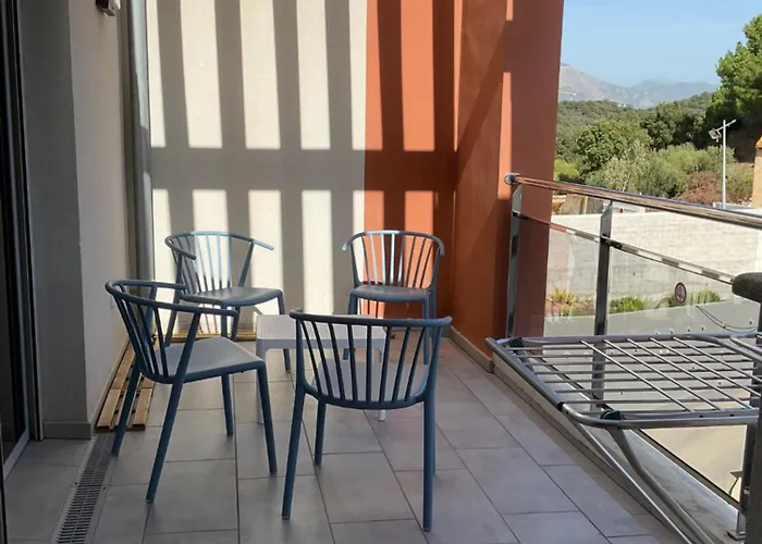 Avec 2 D'hôtes Pour 1 à 4 Personnes Avec Vue Mer, Terrasse, Parking Privé, Proche Port Et Aéroport, Petit Déjeuner Inclus 4* Ajaccio (Corsica)