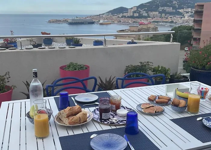 Bed & Breakfast Avec 2 D'hôtes Pour 1 à 4 Personnes Avec Vue Mer, Terrasse, Parking Privé, Proche Port Et Aéroport, Petit Déjeuner Inclus Ajaccio (Corsica)