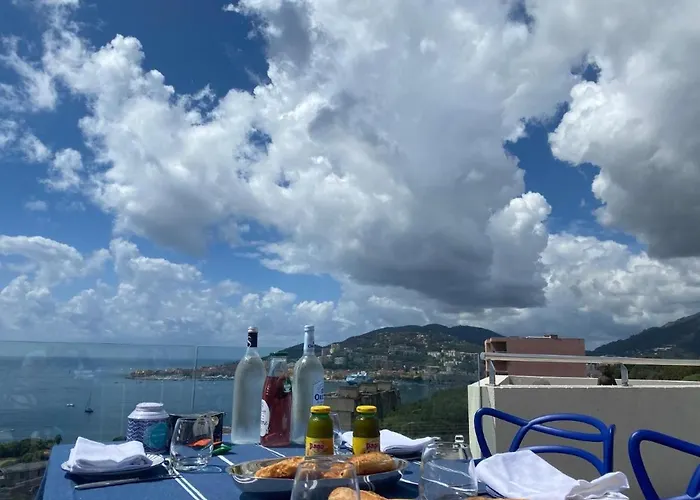 Bed & Breakfast Avec 2 D'hôtes Pour 1 à 4 Personnes Avec Vue Mer, Terrasse, Parking Privé, Proche Port Et Aéroport, Petit Déjeuner Inclus