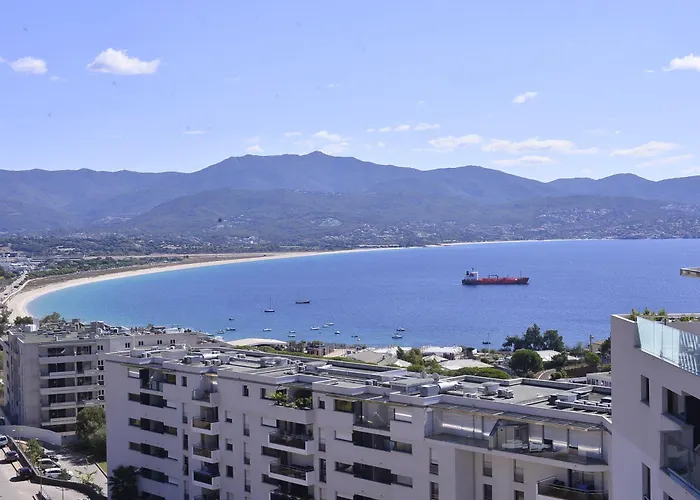 Bed & Breakfast Avec 2 D'hôtes Pour 1 à 4 Personnes Avec Vue Mer, Terrasse, Parking Privé, Proche Port Et Aéroport, Petit Déjeuner Inclus
