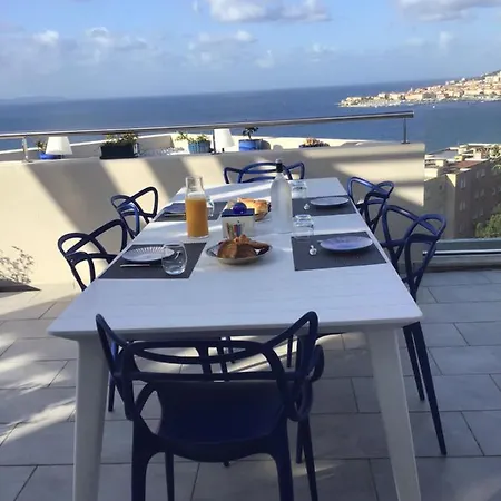 Bed & Breakfast Maritime: Seaside Terrace With Private Parking