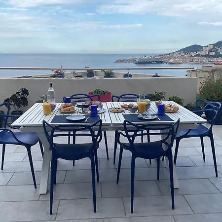 Avec 2 D'hotes Pour 1 A 4 Personnes Avec Terrasse, Vue Mer, Parking Prive, Proche Port Et Aeroport, Petit Dejeuner Inclus