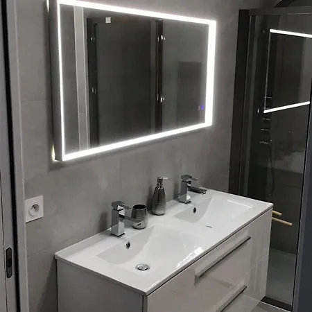 Suite Avec 2 Chambres D'Hotes Pour 1 A 4 Personnes Avec Vue Mer, Terrasse, Climatisation, Parking Prive, Proche Port Et Aeroport, Petit Dejeuner Inclus Nocleg ze śniadaniem Ajaccio (Corsica)