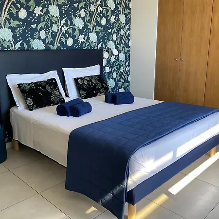 Suite Avec 2 Chambres D'Hotes Pour 1 A 4 Personnes Avec Vue Mer, Terrasse, Climatisation, Parking Prive, Proche Port Et Aeroport, Petit Dejeuner Inclus 4*