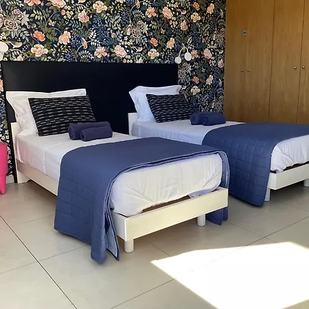Suite Avec 2 Chambres D'Hotes Pour 1 A 4 Personnes Avec Vue Mer, Terrasse, Climatisation, Parking Prive, Proche Port Et Aeroport, Petit Dejeuner Inclus 4*