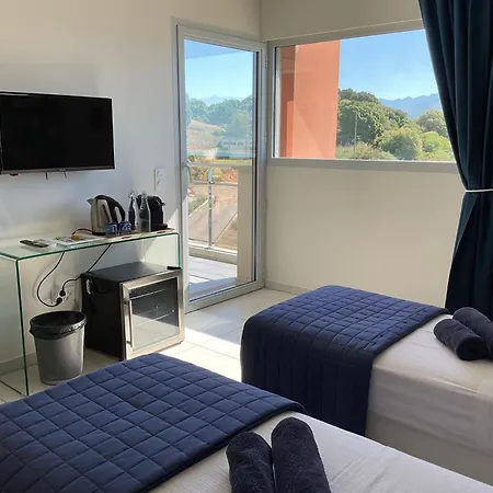 Nocleg ze śniadaniem Suite Avec 2 Chambres D'Hotes Pour 1 A 4 Personnes Avec Vue Mer, Terrasse, Climatisation, Parking Prive, Proche Port Et Aeroport, Petit Dejeuner Inclus 4*
