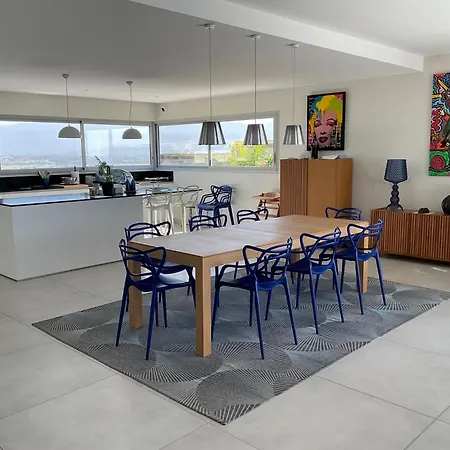 Suite Avec 2 Chambres D'Hotes Pour 1 A 4 Personnes Avec Vue Mer, Terrasse, Climatisation, Parking Prive, Proche Port Et Aeroport, Petit Dejeuner Inclus