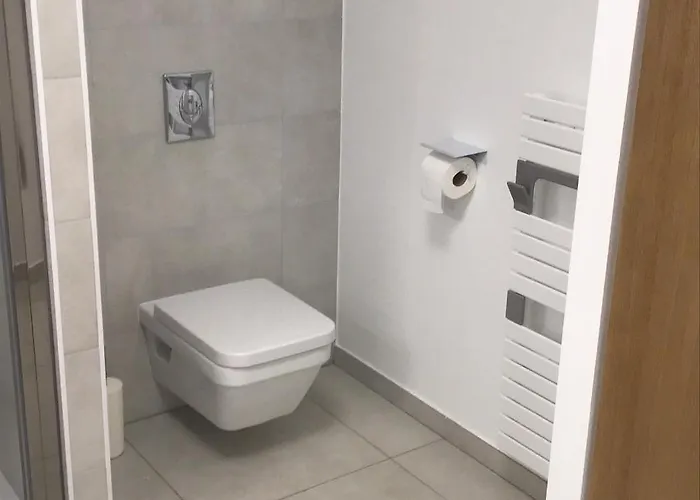 Avec 2 D'hotes Pour 1 A 4 Personnes Avec Vue Mer, Terrasse, Parking Prive, Proche Port Et Aeroport, Petit Dejeuner Inclus 4*