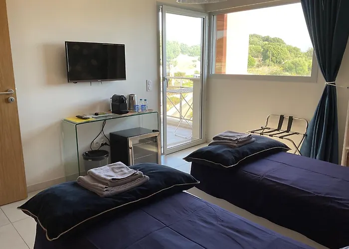 Avec 2 D'hotes Pour 1 A 4 Personnes Avec Vue Mer, Terrasse, Parking Prive, Proche Port Et Aeroport, Petit Dejeuner Inclus B&B 4*