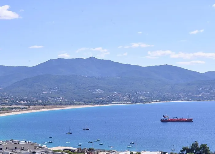 Panzió Avec 2 D'hotes Pour 1 A 4 Personnes Avec Vue Mer, Terrasse, Parking Prive, Proche Port Et Aeroport, Petit Dejeuner Inclus 4*